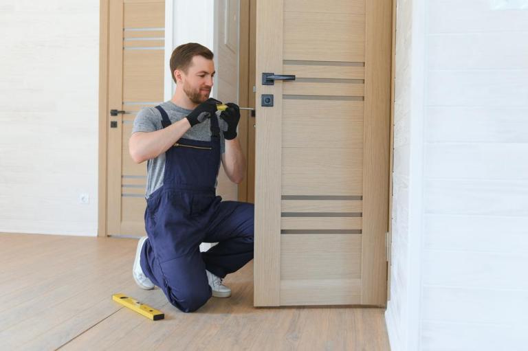 Faut-il rénover ou remplacer ses portes en bois à Sélestat ?